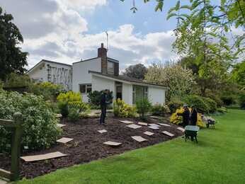 Rejuvenating a Tired Garden Border Rejuvenating a Tired Garden Border