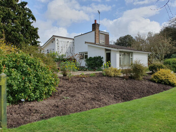 Rejuvenating a Tired Garden Border Rejuvenating a Tired Garden Border
