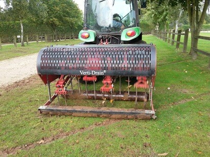 Aerating your lawn Aerating your lawn