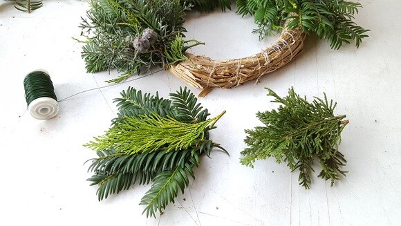 How to make a Christmas wreath How to make a Christmas wreath