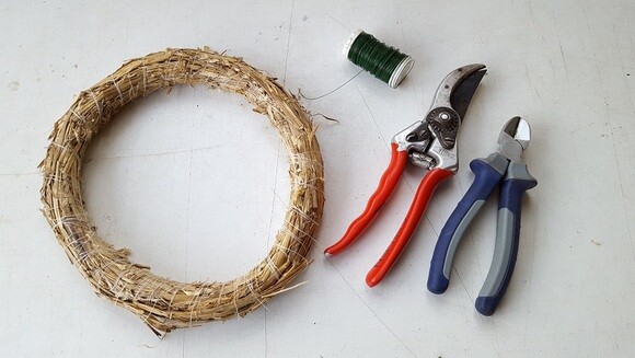 How to make a Christmas wreath How to make a Christmas wreath